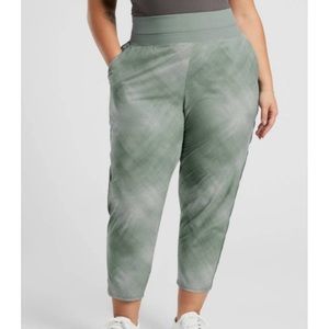 Athleta Nolita Tapered Printed Crop Pants Sage Green Size 18